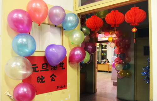 色彩絢麗、喜氣洋洋的活動現(xiàn)場