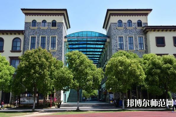 上海外國語師范大學(xué)賢達(dá)經(jīng)濟人文學(xué)院崇明校區(qū)招生辦聯(lián)系電話