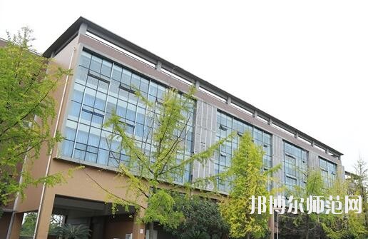 郫縣友愛職業(yè)技術(shù)幼兒師范學(xué)校2018年報(bào)名條件、招生對(duì)象