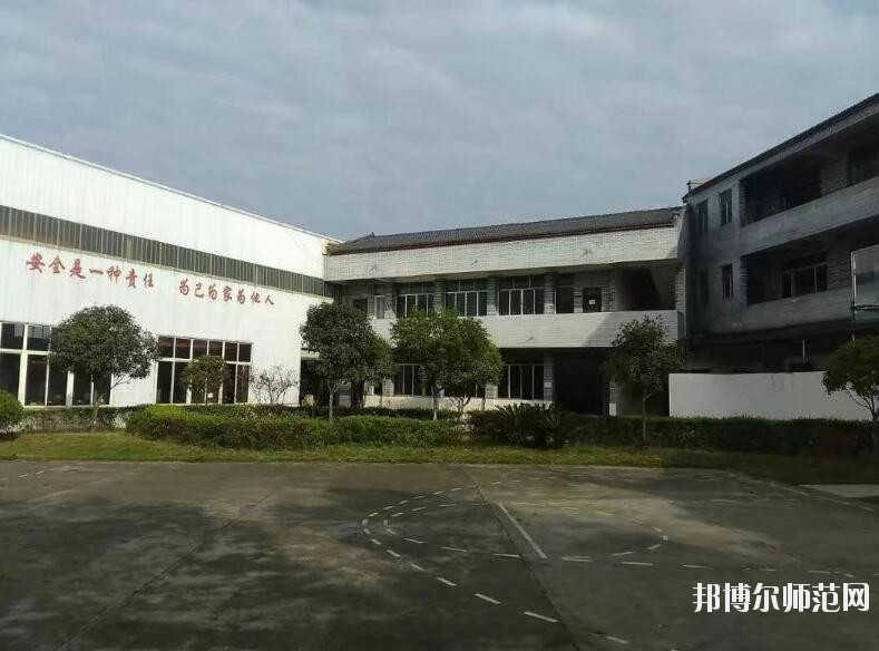 成都莊園機電職業(yè)技術幼兒師范學校2018年報名條件、招生對象
