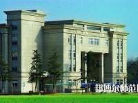 江蘇中專幼師學(xué)?？梢钥即髮? /><b>江蘇中專幼師學(xué)校可以考大專嗎</b><span>2019-09-19 09:17</span><p>中專幼師是可以參加大專的，參加的考試類型有兩種，一種是單招，另外一種是6月對口考試。這兩種升學(xué)后畢業(yè)證書都是一樣的，屬于</p></a></li>
            <li><a href=