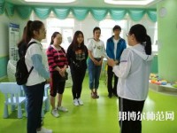蘭州2020年中專幼師學(xué)?？梢钥即髮? /><b>蘭州2020年中專幼師學(xué)?？梢钥即髮?/b><span>2020-02-11 17:00</span><p>對于中專幼師學(xué)校怎么考大專這個問題，相信選擇幼師專業(yè)的小伙伴們都是想拿到一個更高的文憑，這樣也是非常有利于以后的就業(yè)，以</p></a></li>
            <li><a href=