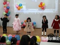 遵義2020年幼師學(xué)校中專升大?？际裁? /><b>遵義2020年幼師學(xué)校中專升大?？际裁?/b><span>2020-03-25 16:18</span><p>以往大多數(shù)的人在選擇就讀了職業(yè)學(xué)校就是為了之后的就業(yè)的，但是現(xiàn)在很多的同學(xué)就讀了職業(yè)學(xué)校之后是為了要繼續(xù)升學(xué)的，中專學(xué)校</p></a></li>
            <li><a href=