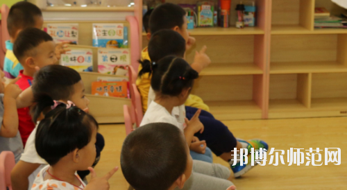貴州2020年中專幼師學(xué)?？梢钥即髮? width=