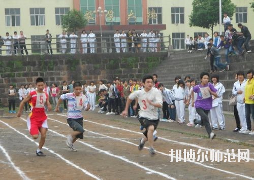 眉山2021年幼師學(xué)校中專升大?？际裁? width=