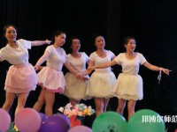 廣東2022年幼師學(xué)校中專升大?？际裁? /><b>廣東2022年幼師學(xué)校中專升大專考什么</b><span>2022-02-18 13:52</span><p>國家和家庭高度重視學(xué)前教師的培訓(xùn)?，F(xiàn)在所有主要的幼兒園和教育機構(gòu)都在改善學(xué)前教師的待遇。幼兒教師的工資和福利待遇也很好，</p></a></li>
            <li><a href=