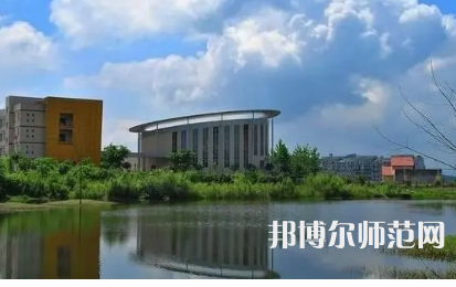 2023年重慶師范大學(xué)涉外商貿(mào)學(xué)院報名條件、招生對象